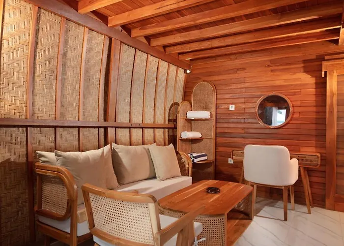 Luh Adi 1, Modern Balinese Wooden House Close To And Some Beaches * Uluwatu (Bali)